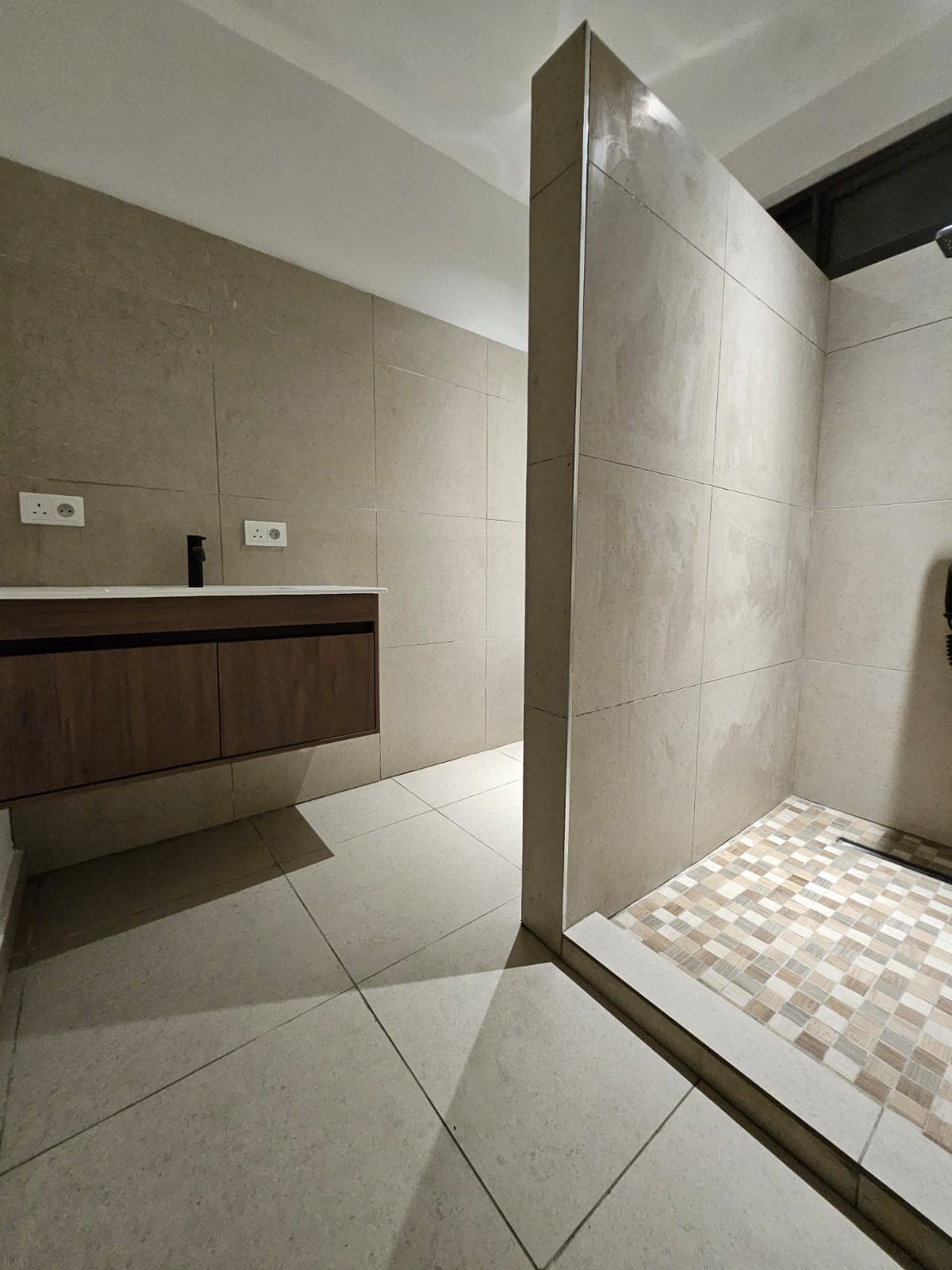 Property Image - Bathroom - 3