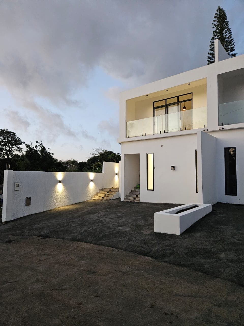 Stunning Townhouse in Floreal